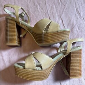 Like new Jeffery Cambell platform sandals sz 6